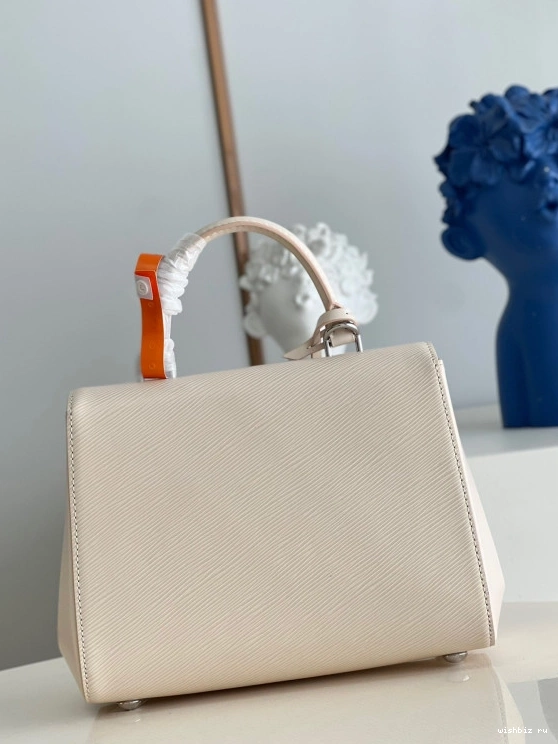 WIS CHANELUNY LOUIS VUITTON BB 0804